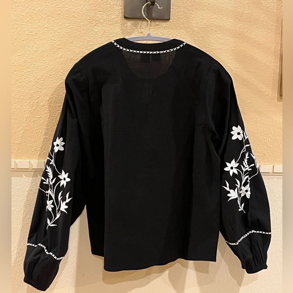 Joie boho blouse w/ floral embroidery. Balloon sleeves. Black, white. M. NWT - Picture 8 of 10